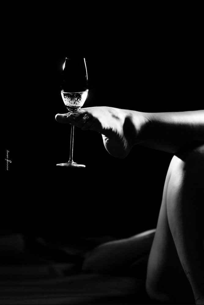 Fotografia de nu artístico feminino produzida em estúdio em Lagoa Santa MG