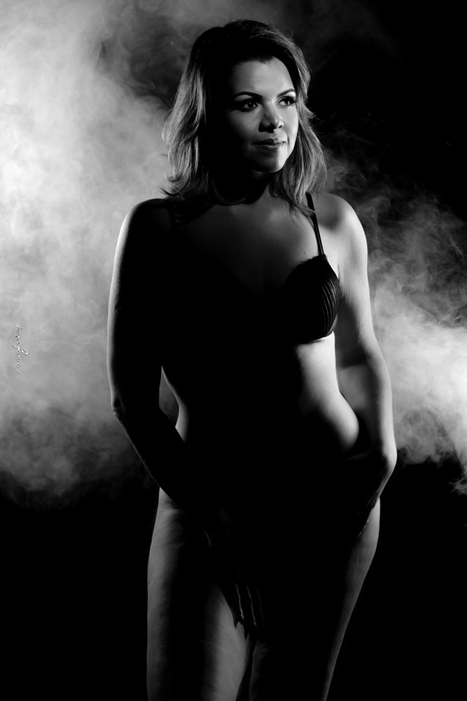 Ensaio fotografico nu conceitual Artistico luz e sombra Belo Hor Ensaio fotográfico Boudoir Mulheres Reais