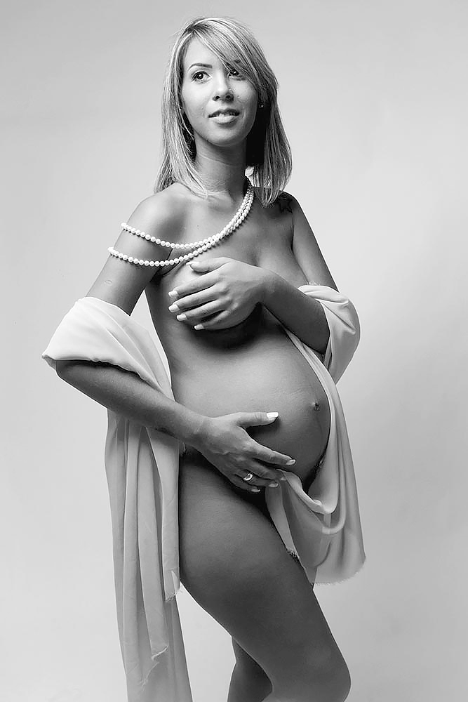 Retrato de Mulher gestante em estúdio Lagoa Santa Ensaio fotográfico de gestante em estúdio fotográfico Lagoa Santa.
